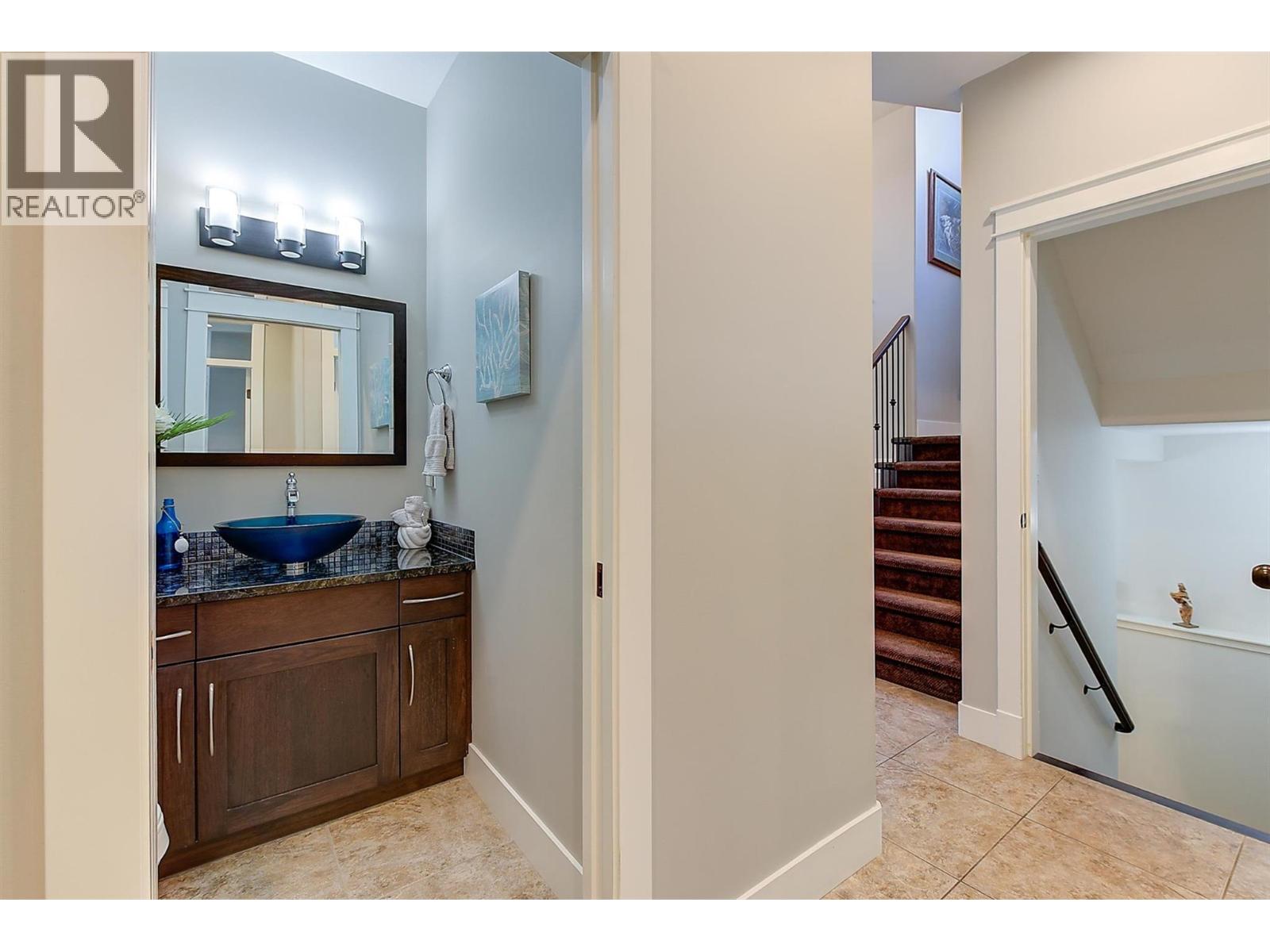  2423 Paramount Drive, West Kelowna