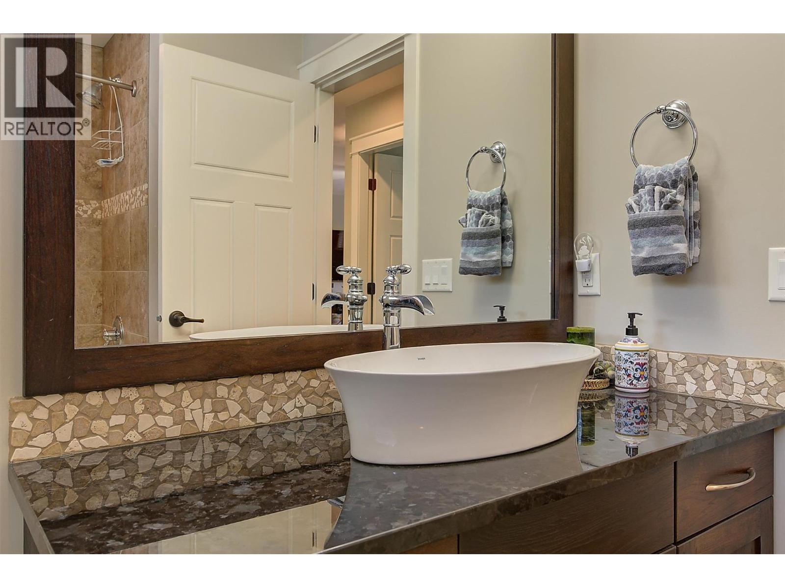  2423 Paramount Drive, West Kelowna