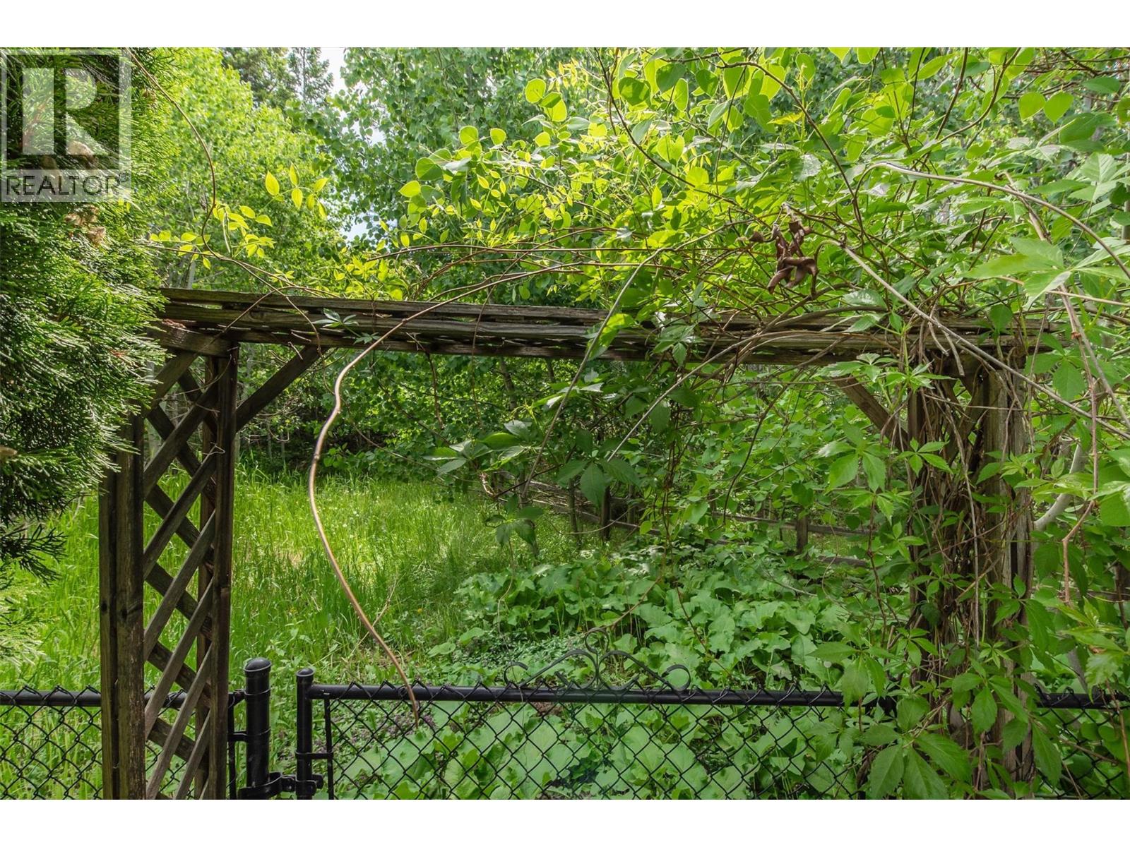  2423 Paramount Drive, West Kelowna