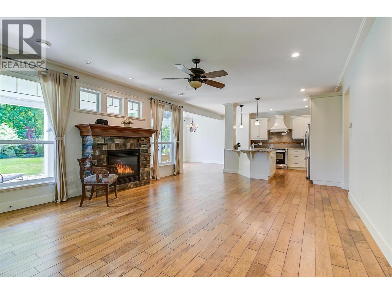  2423 Paramount Drive, West Kelowna