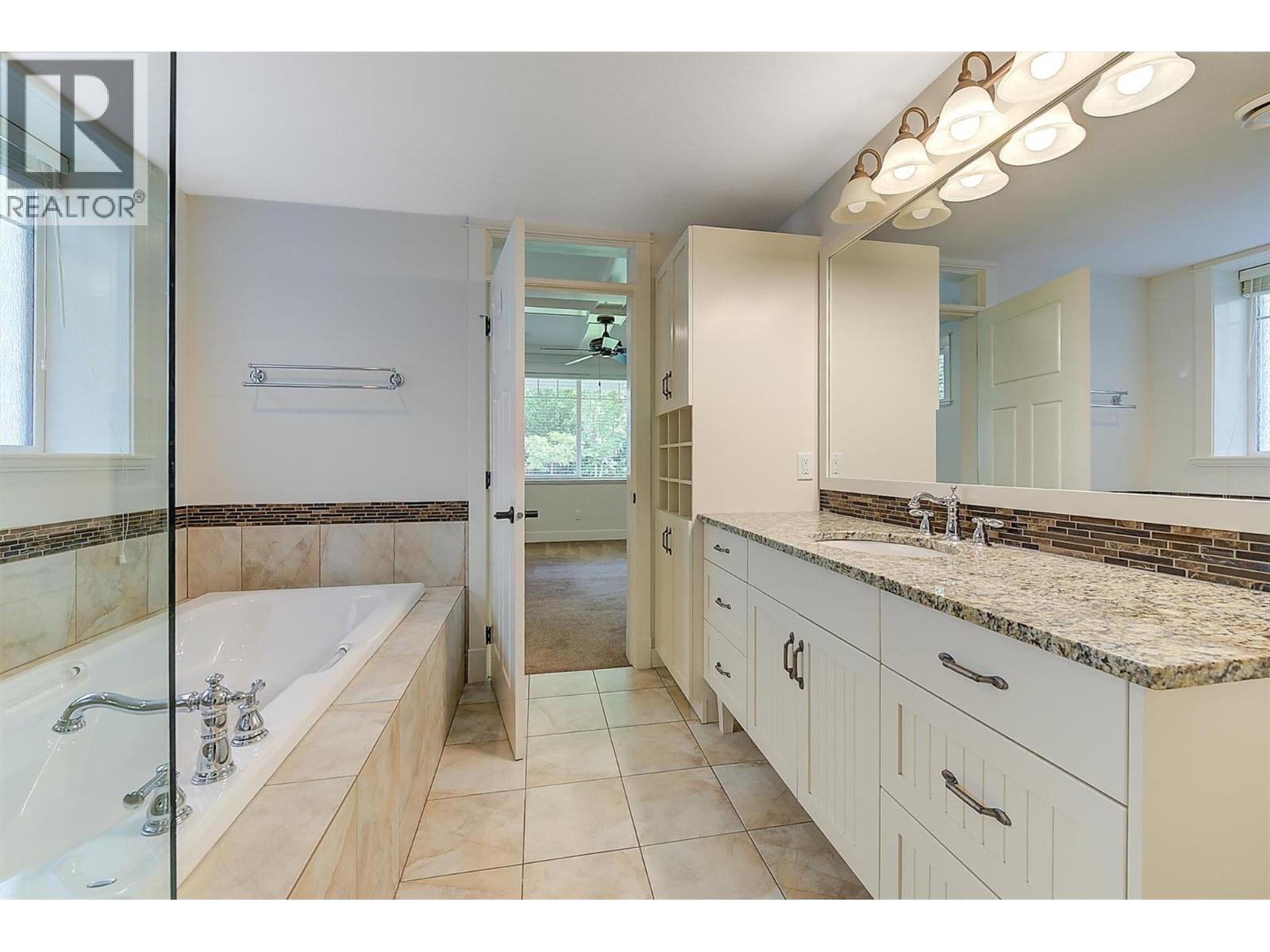  2423 Paramount Drive, West Kelowna