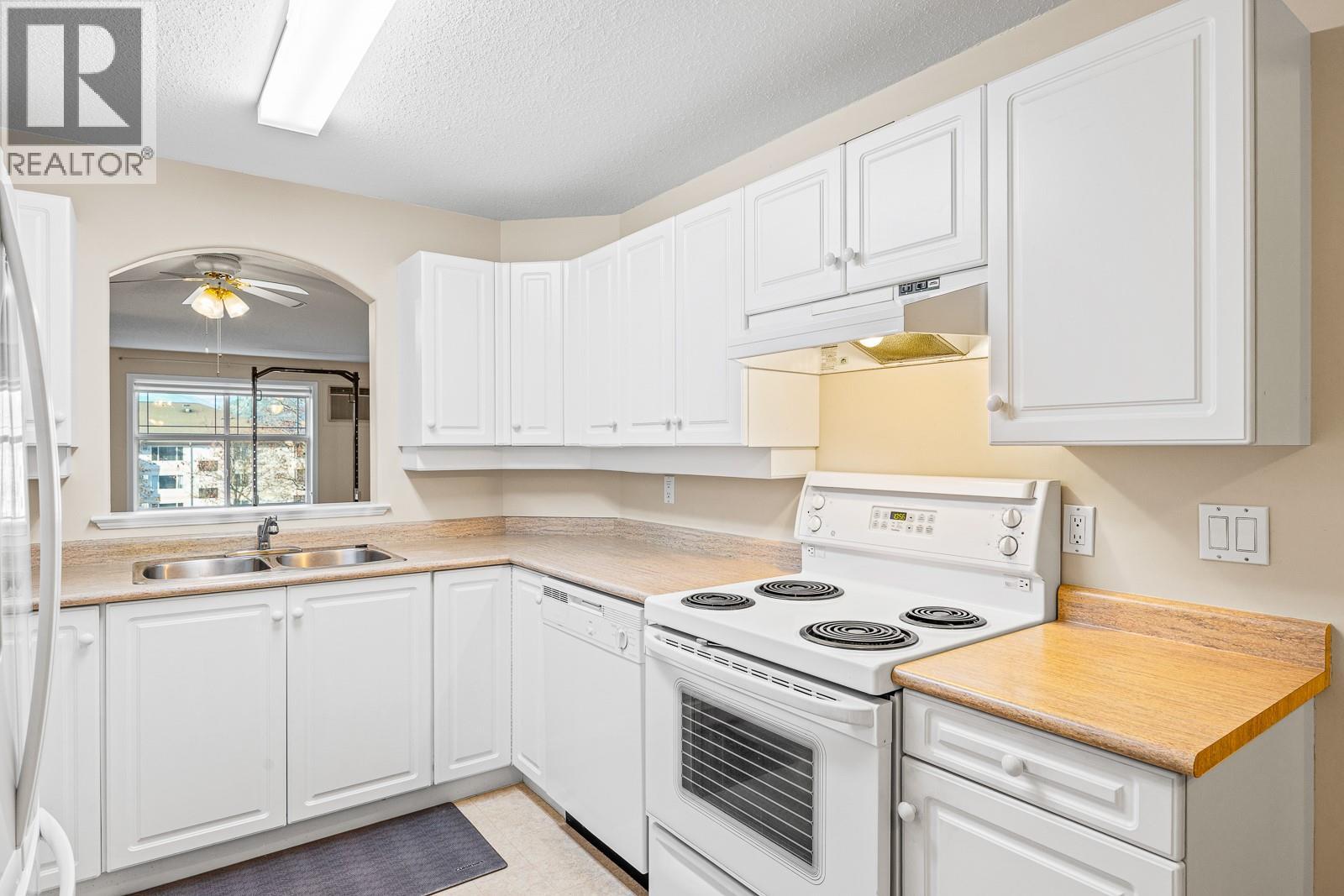 206 555 Houghton Road, Kelowna