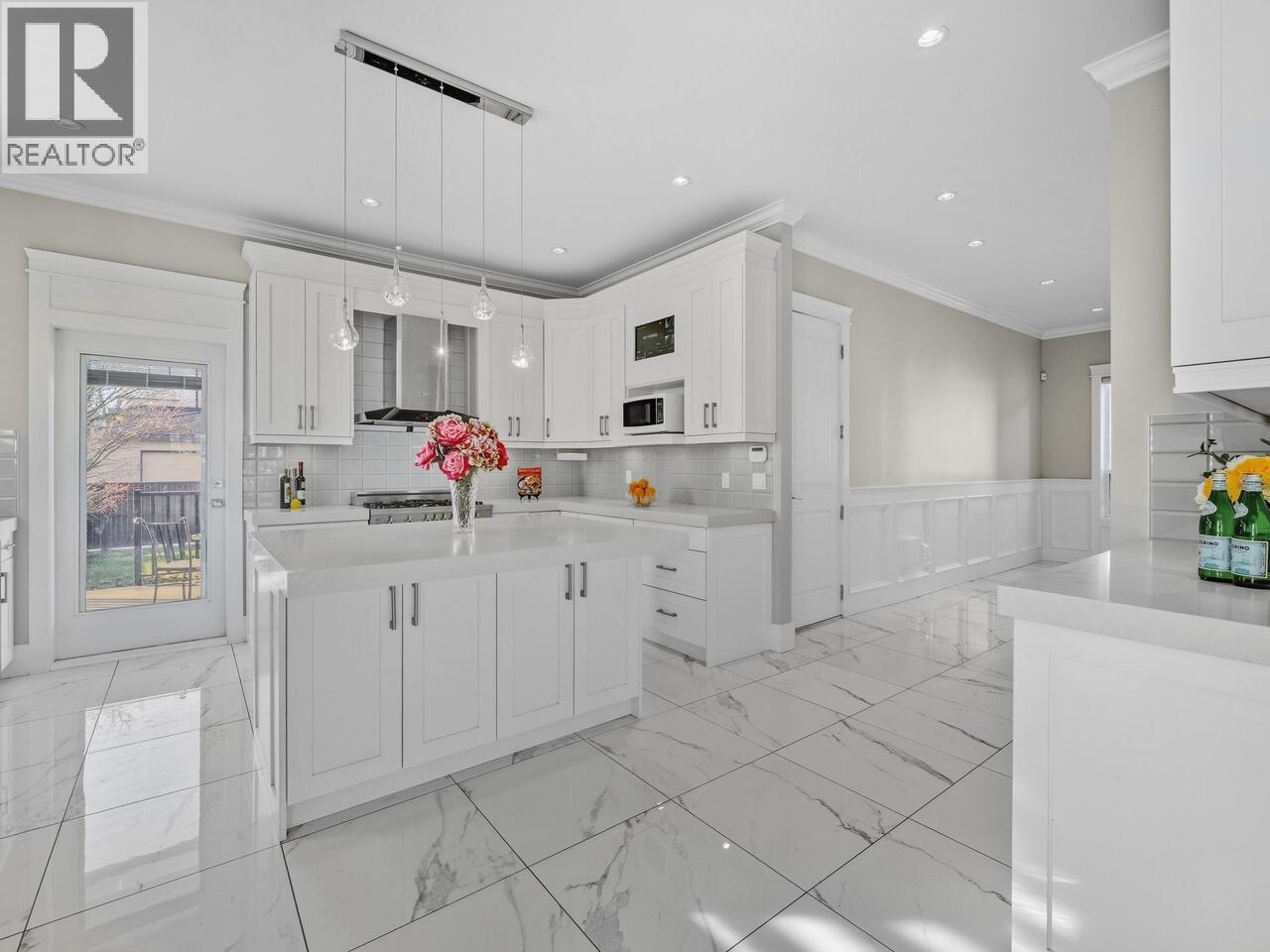 6739 HUMPHRIES AVENUE, Burnaby