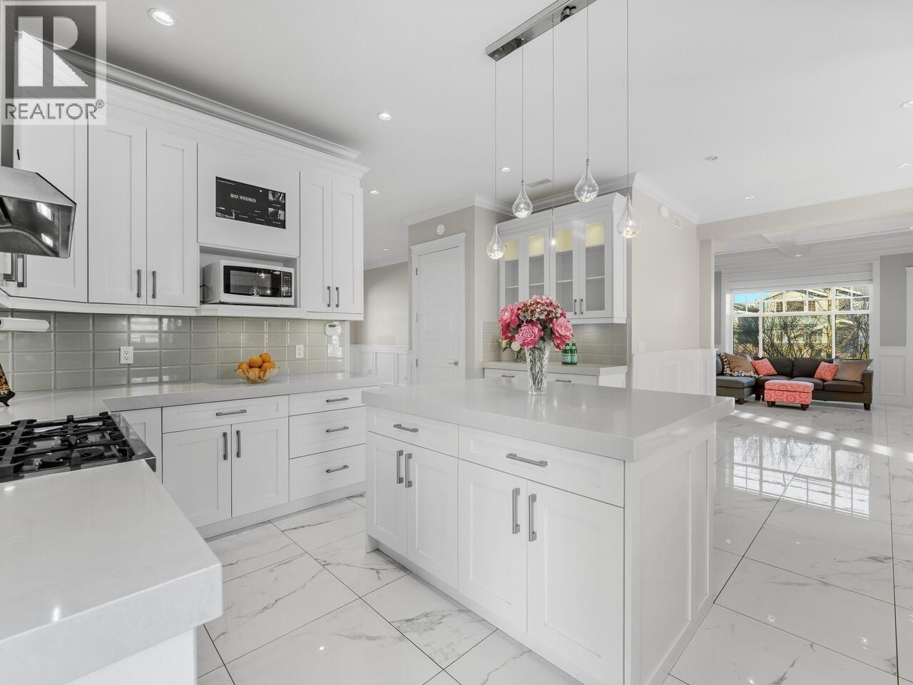 6739 HUMPHRIES AVENUE, Burnaby