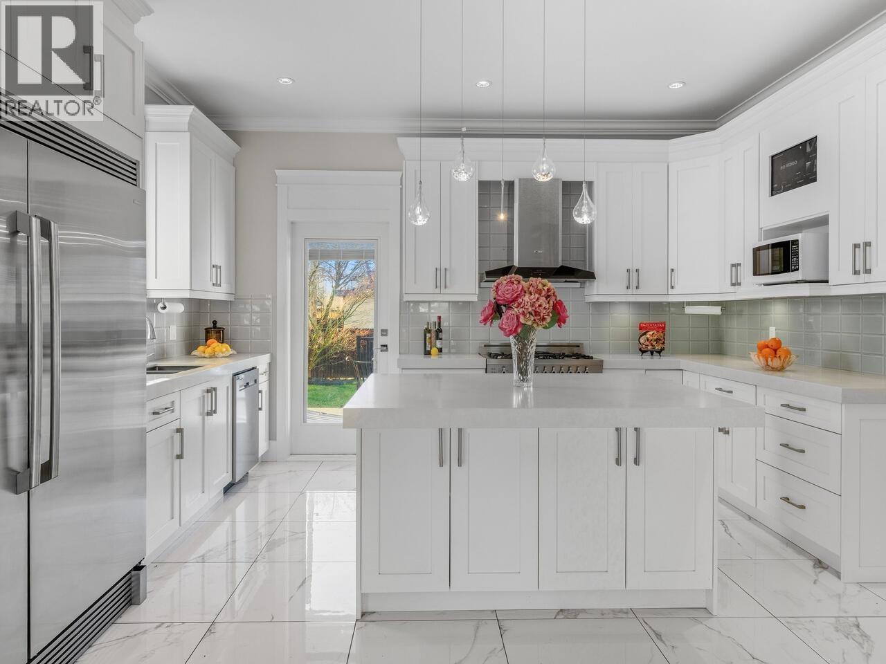 6739 HUMPHRIES AVENUE, Burnaby