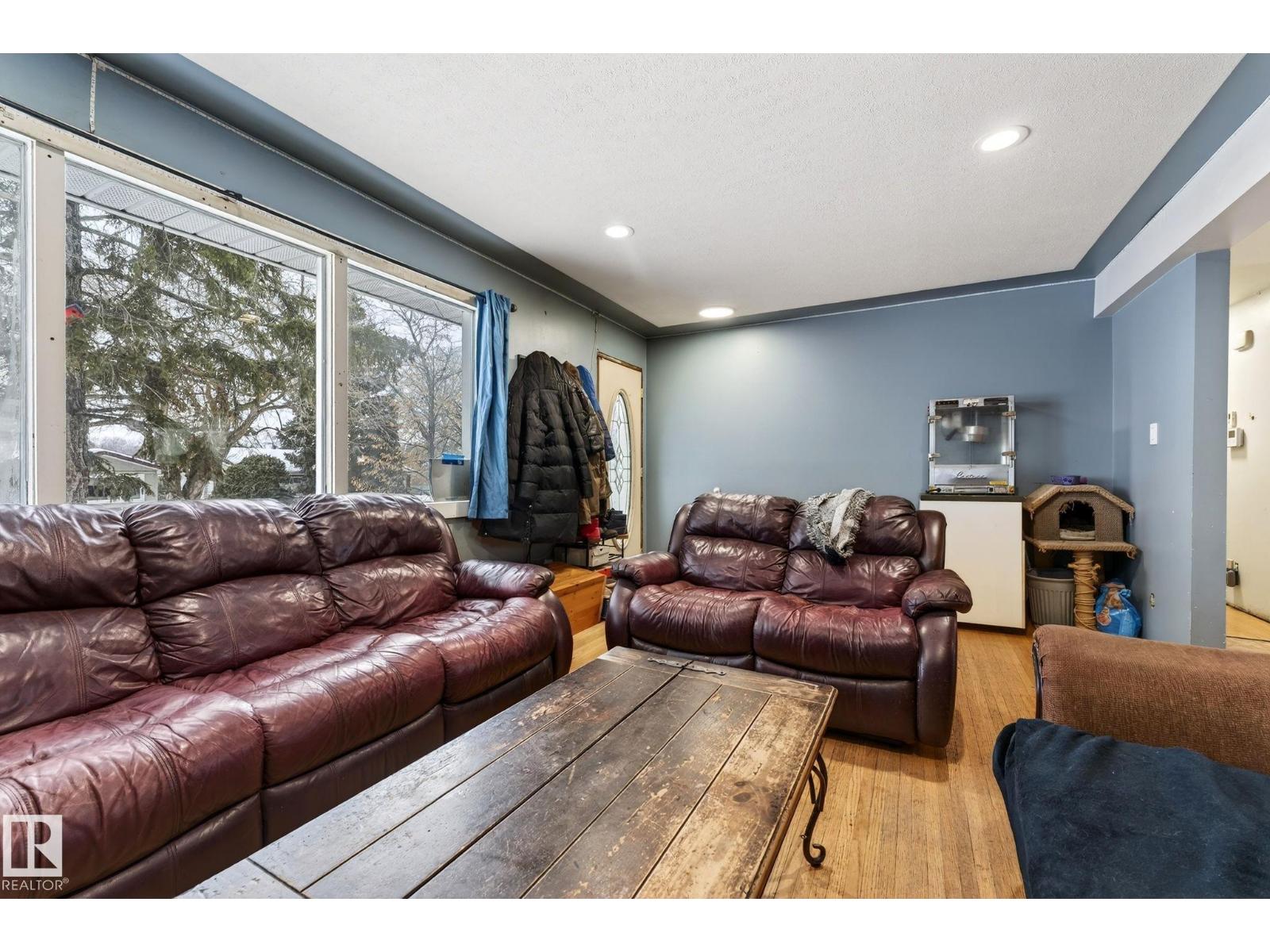 21 SHERIDAN DR, St. Albert