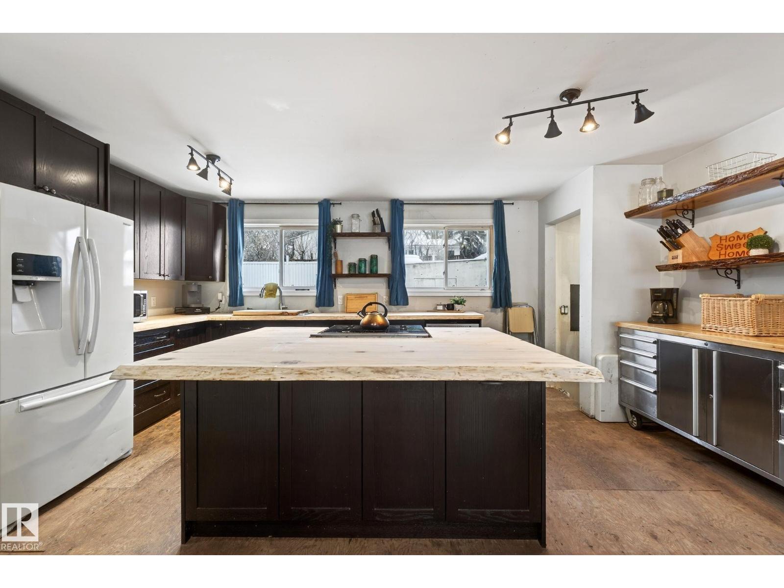 21 SHERIDAN DR, St. Albert