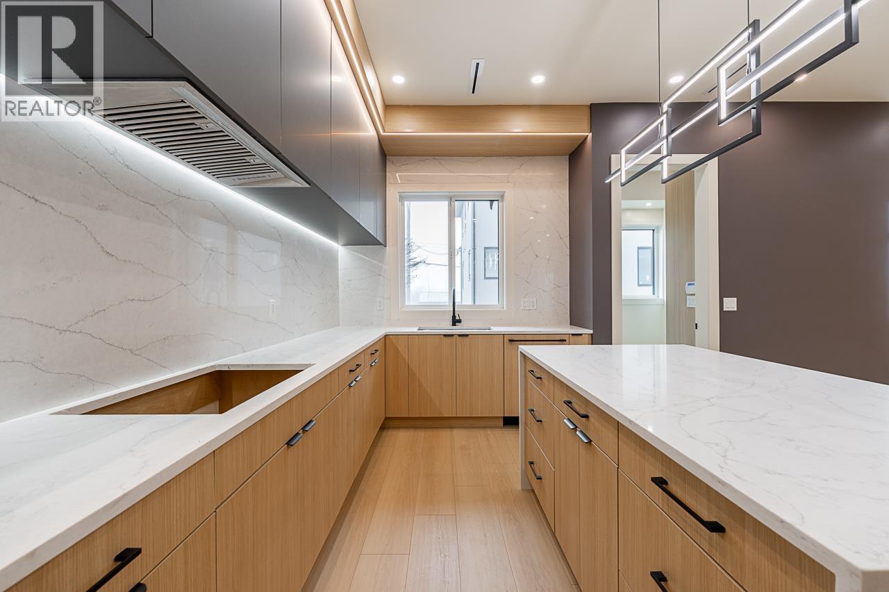 2 6554 CHARLES STREET, Burnaby