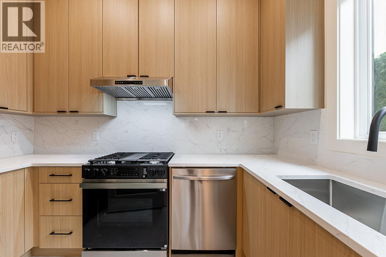 2 6554 CHARLES STREET, Burnaby