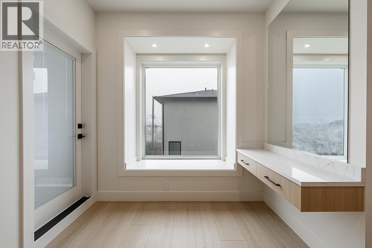 2 6554 CHARLES STREET, Burnaby