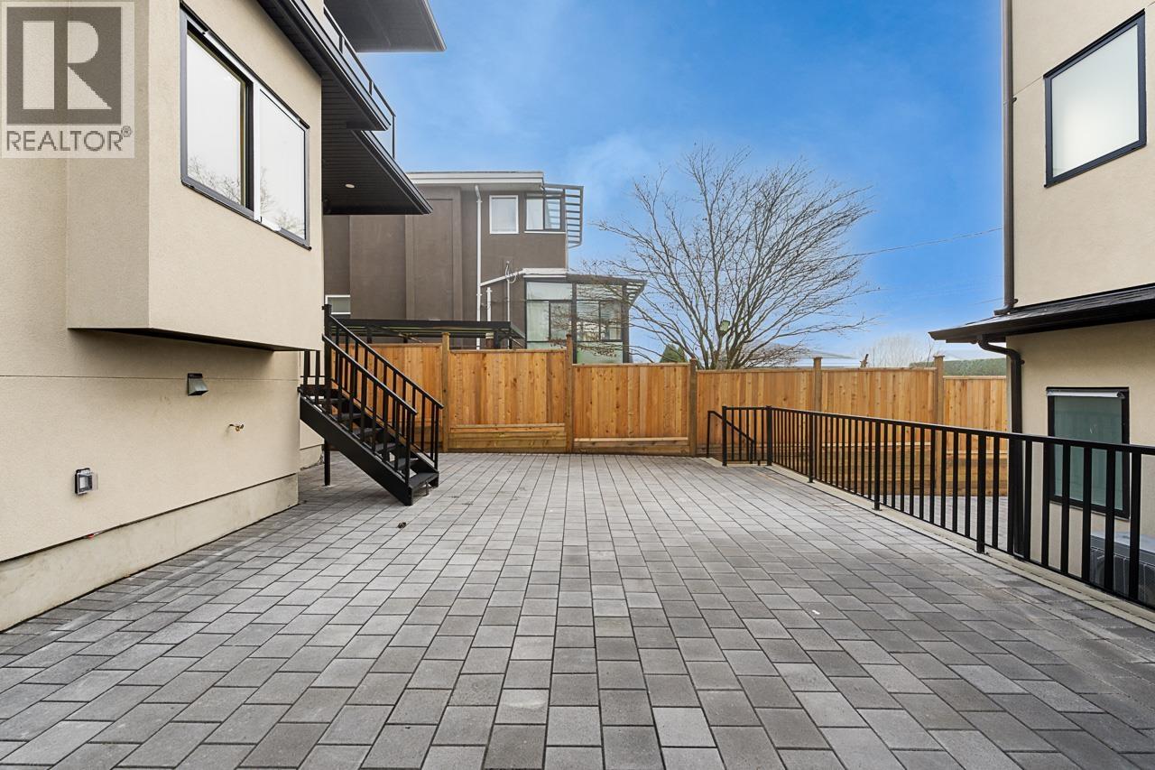 2 6554 CHARLES STREET, Burnaby