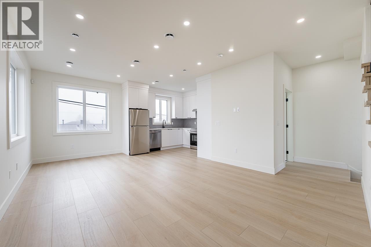 2 6554 CHARLES STREET, Burnaby