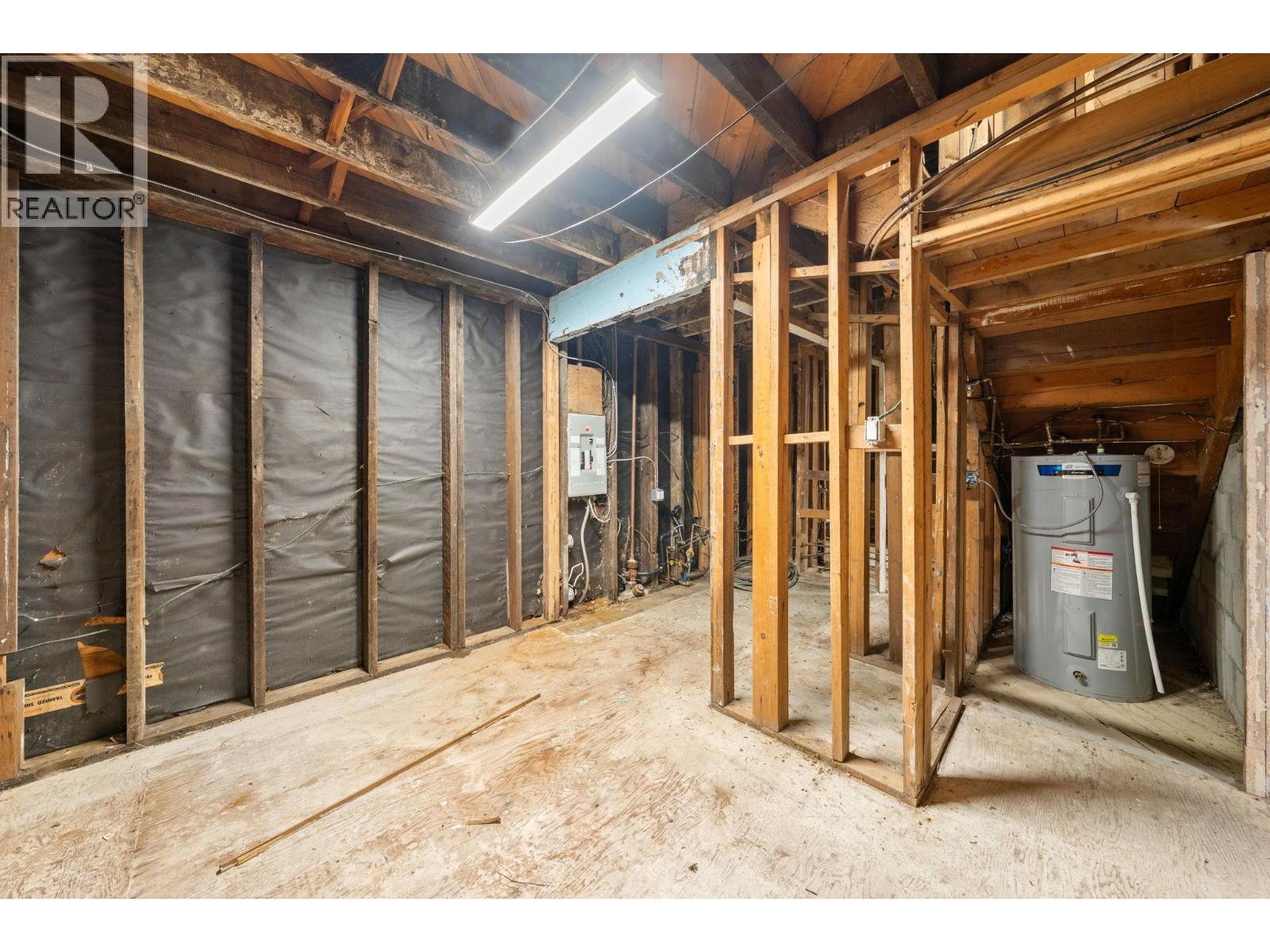 4520 LYNN VALLEY ROAD, North Vancouver