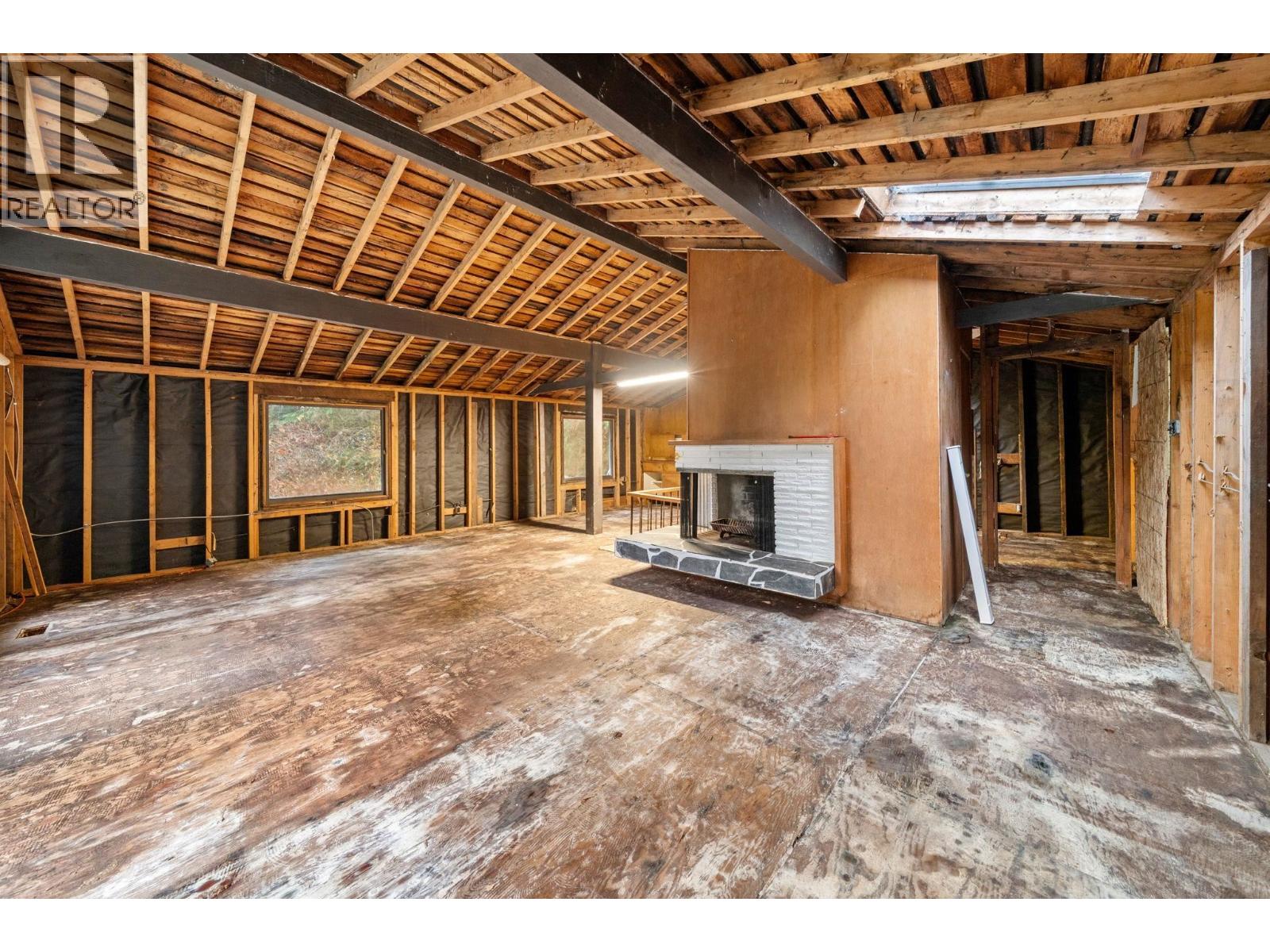 4520 LYNN VALLEY ROAD, North Vancouver