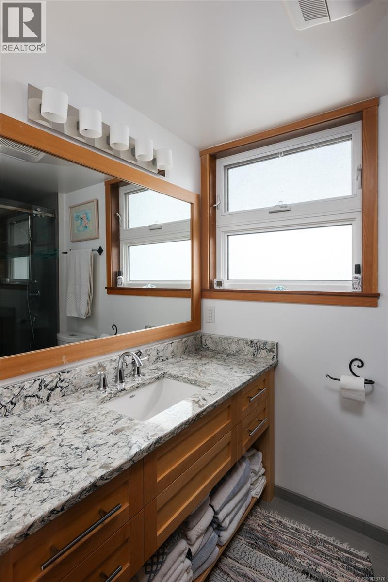  281 Bellhouse Road, Galiano Island