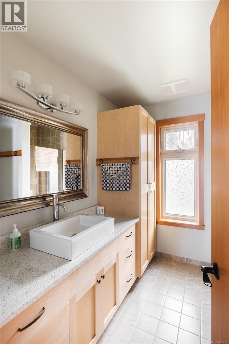  281 Bellhouse Road, Galiano Island