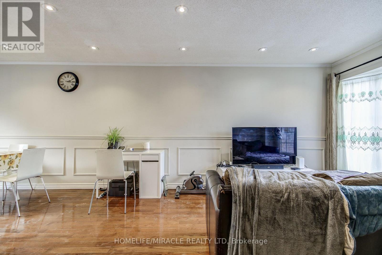 3124 PATRICK CRESCENT - 10