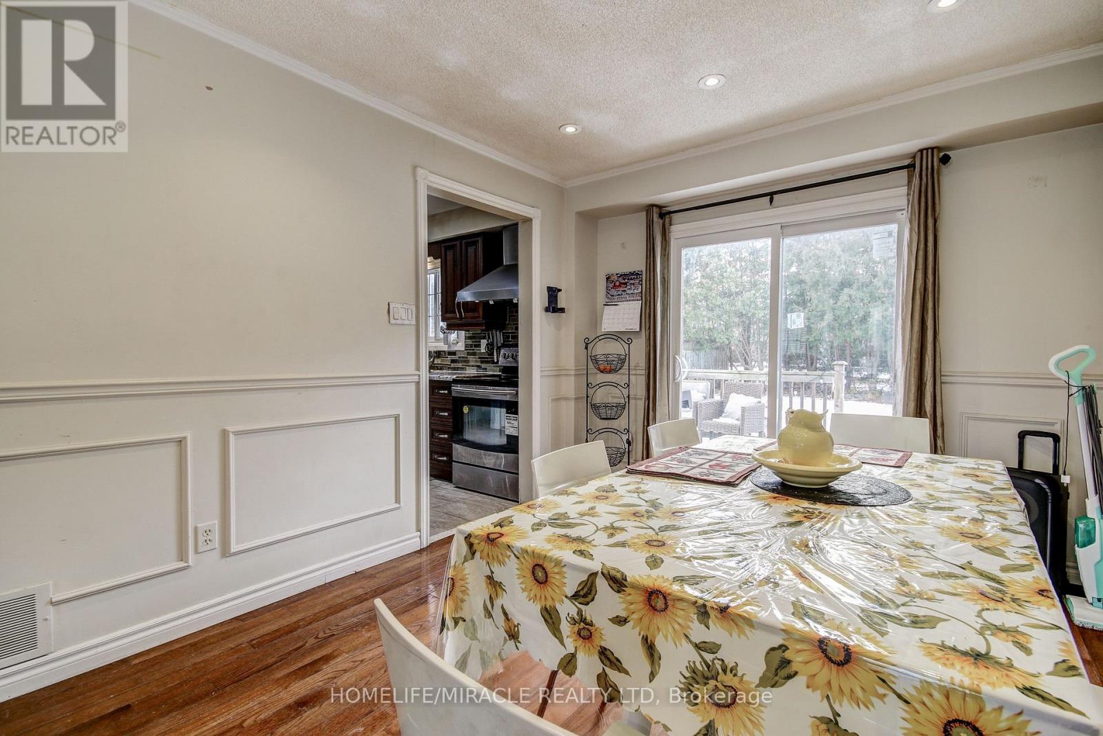 3124 PATRICK CRESCENT - 21
