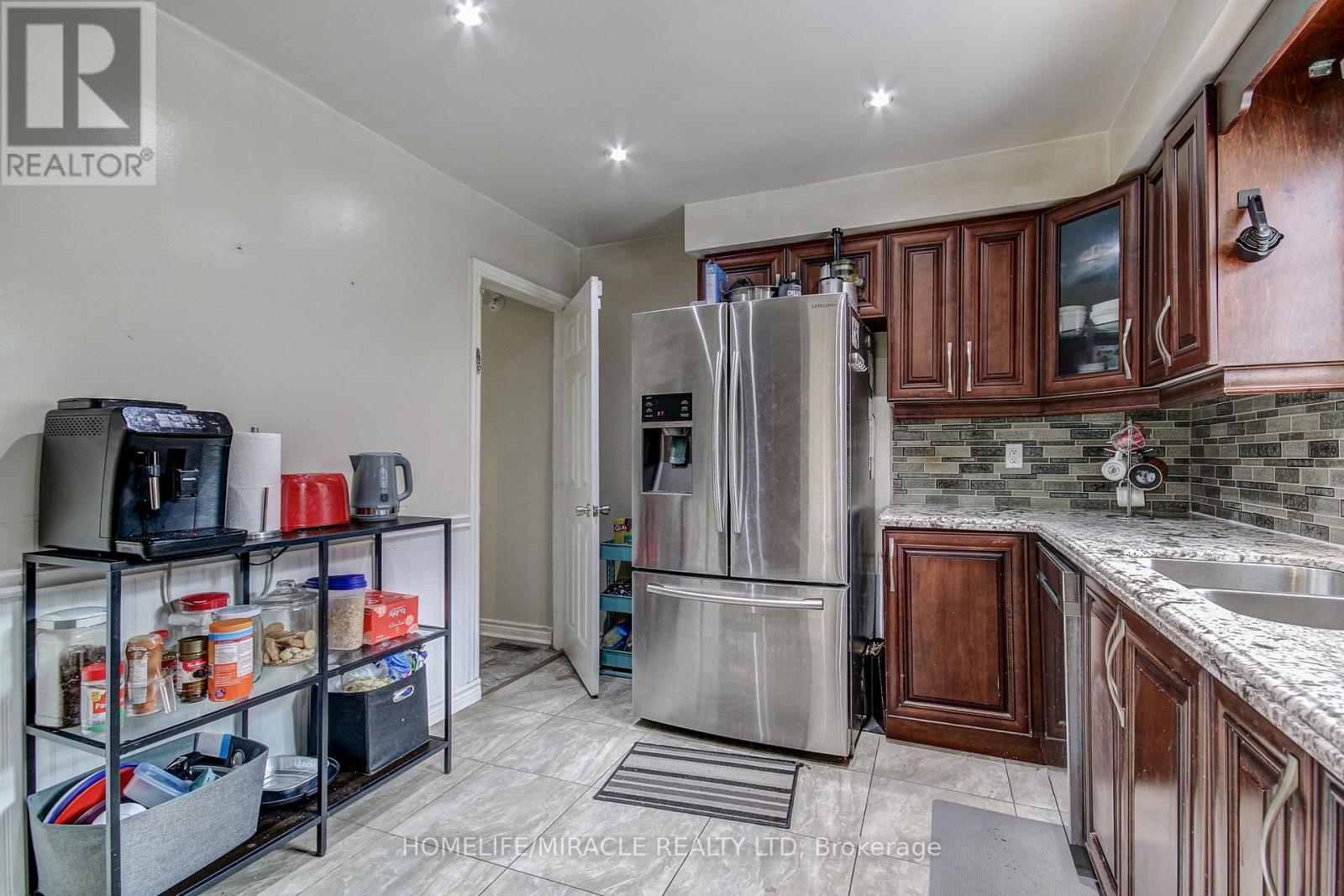 3124 PATRICK CRESCENT - 22