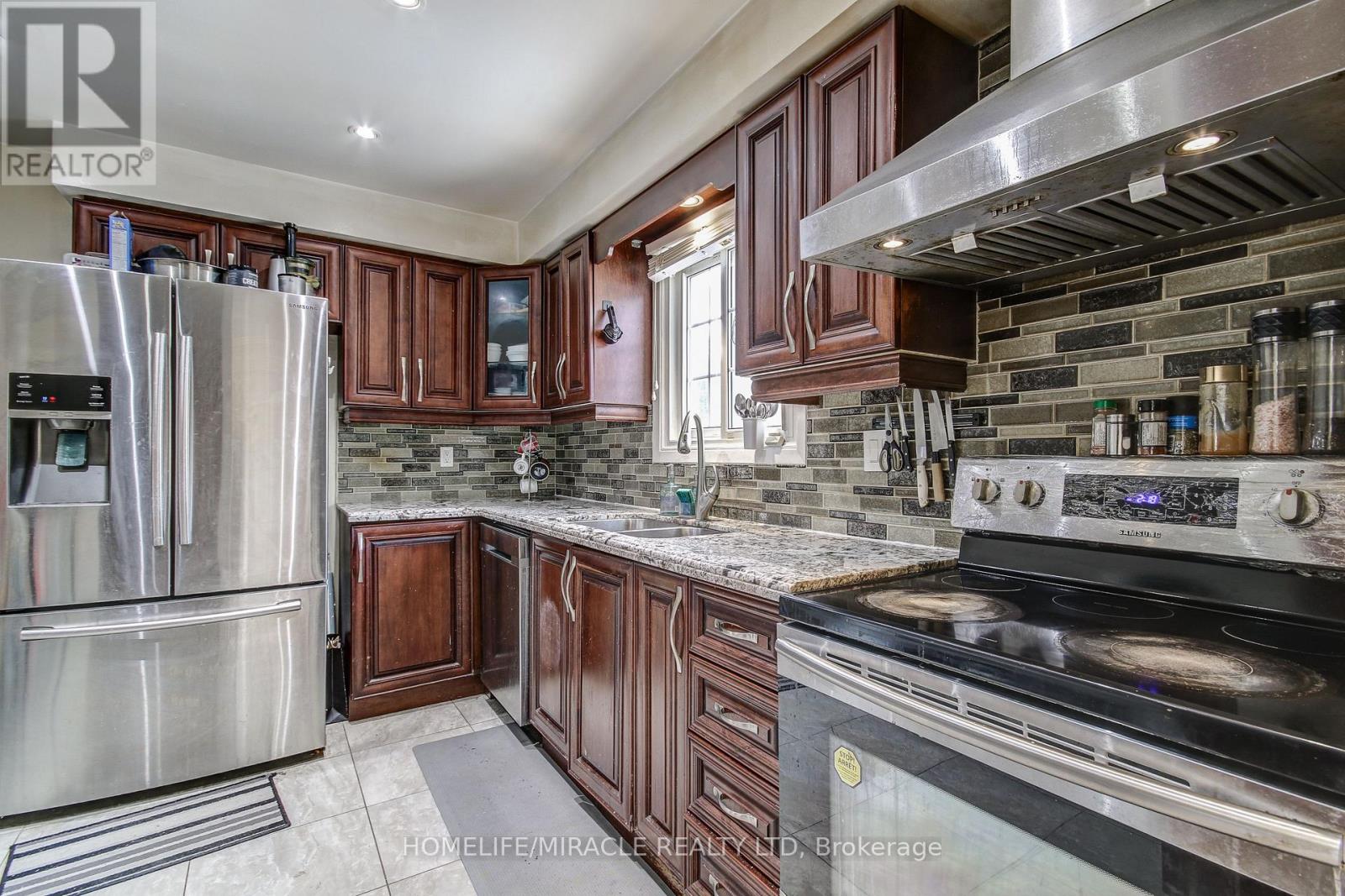 3124 PATRICK CRESCENT - 23
