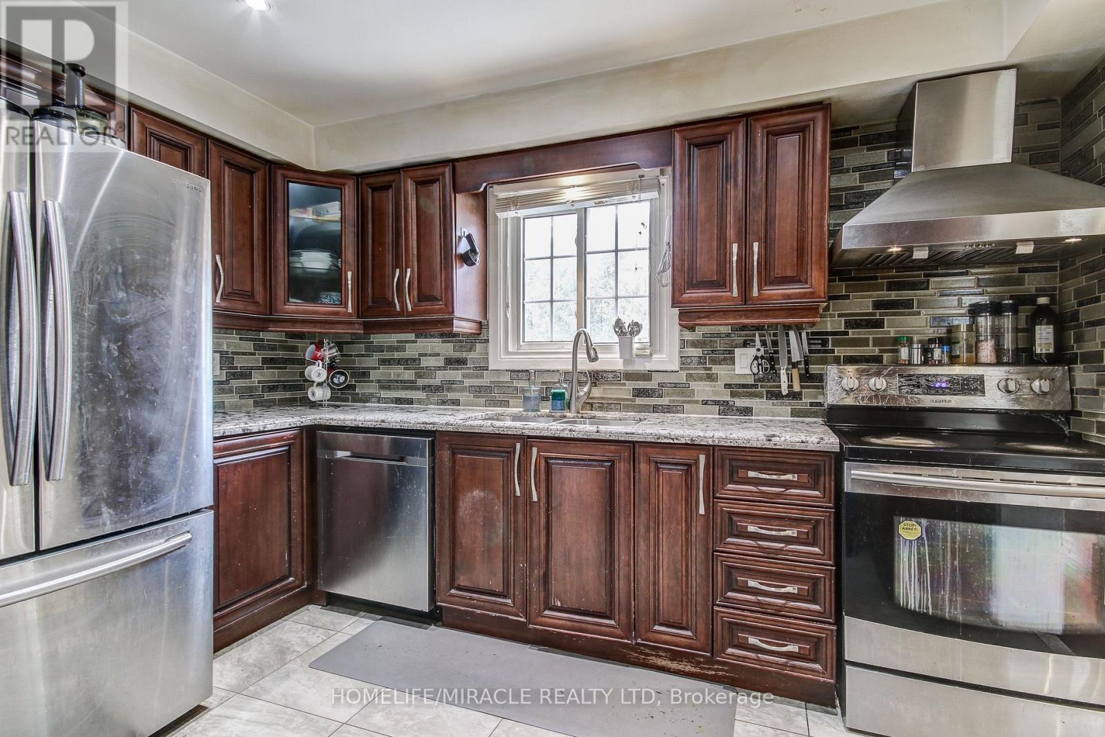 3124 PATRICK CRESCENT - 24