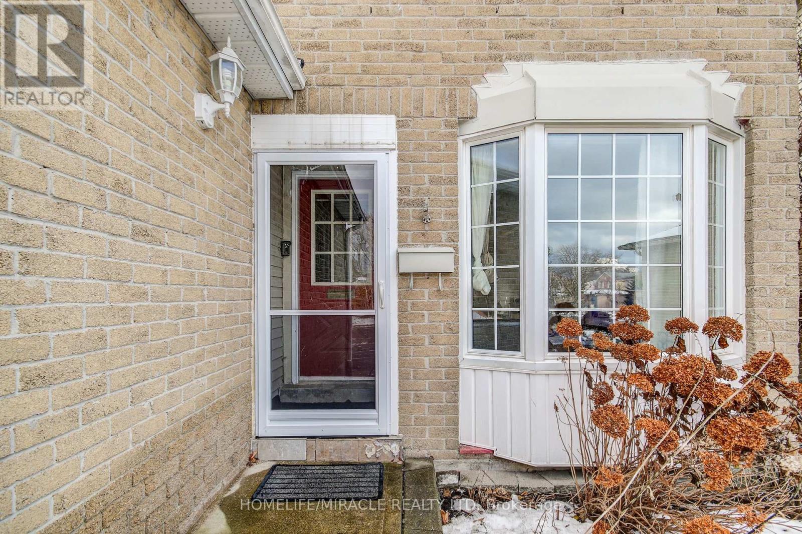 3124 PATRICK CRESCENT - 3