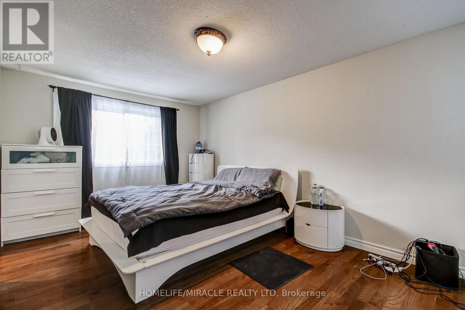 3124 PATRICK CRESCENT - 31