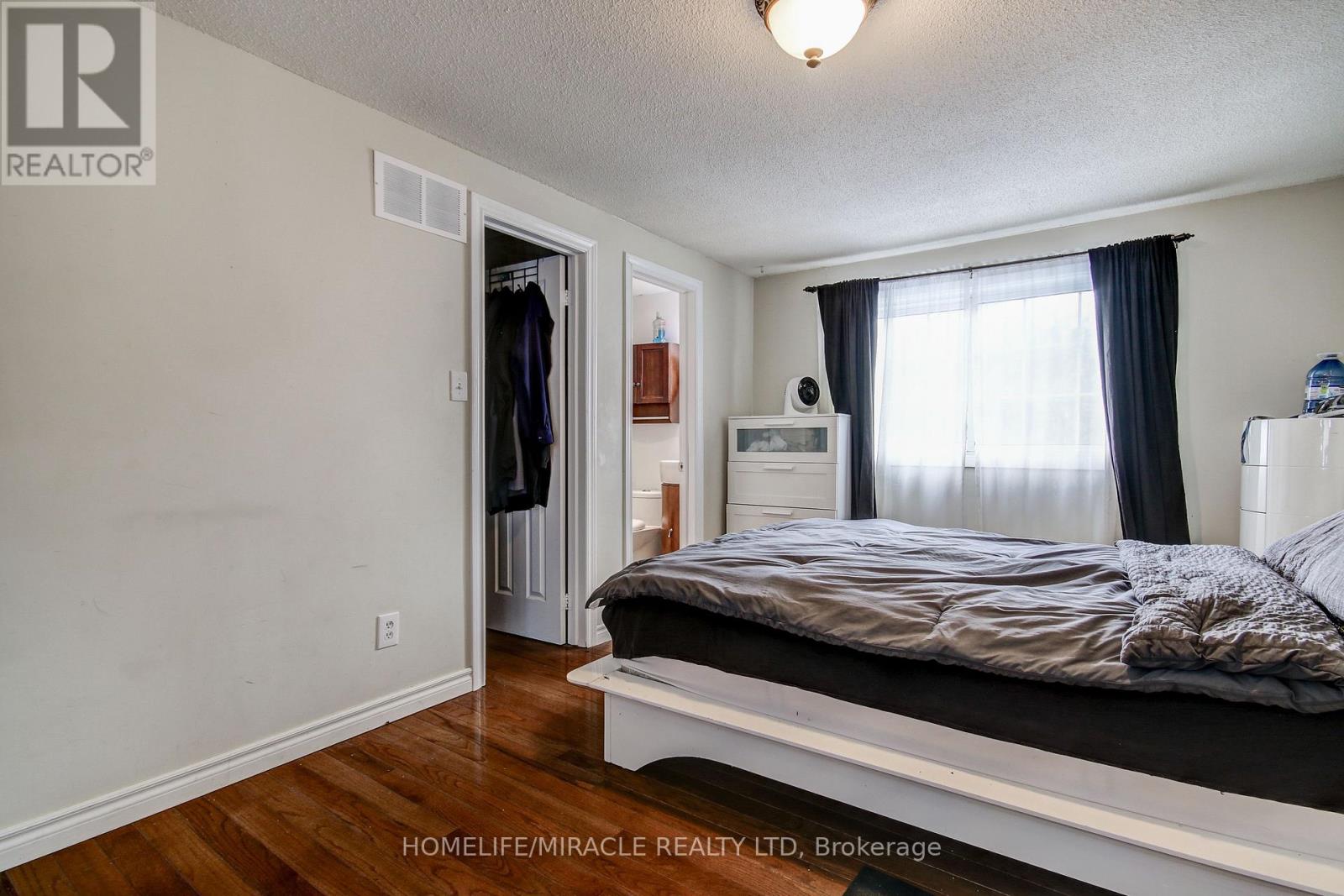 3124 PATRICK CRESCENT - 32