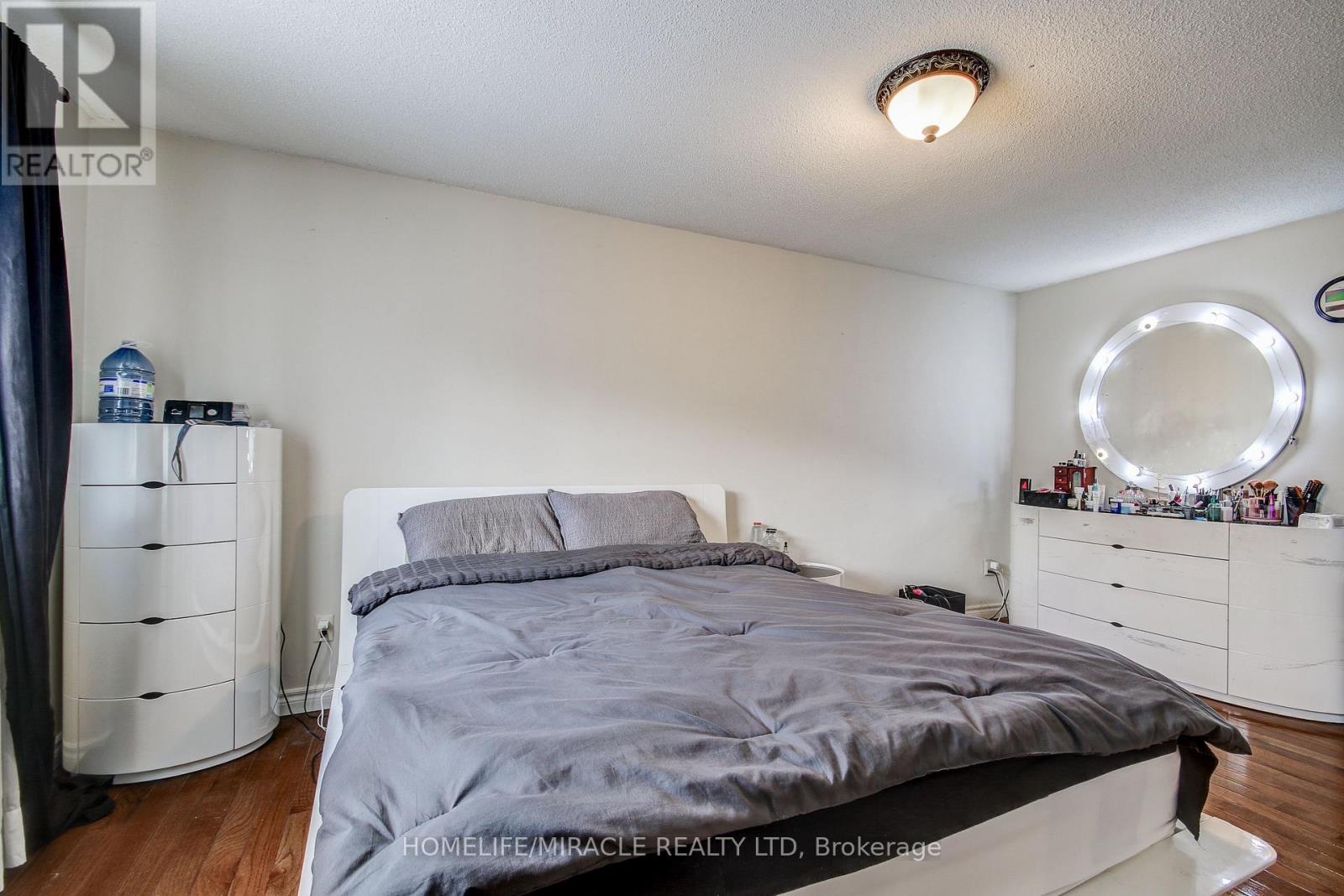 3124 PATRICK CRESCENT - 33