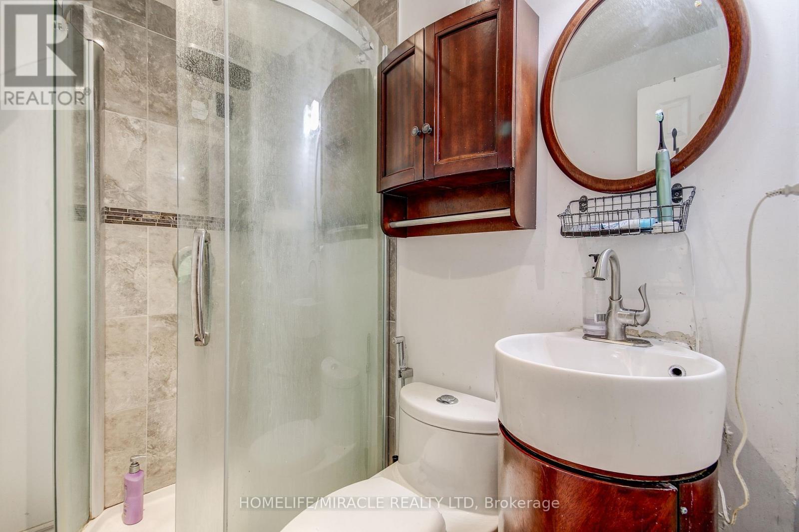 3124 PATRICK CRESCENT - 34