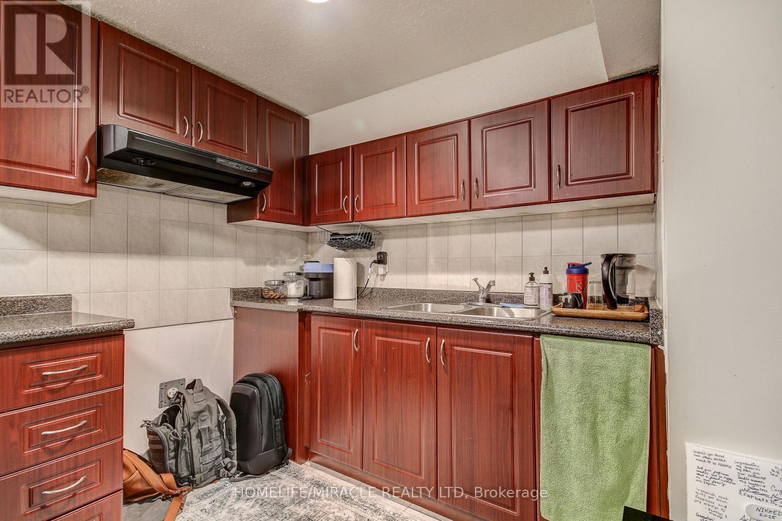 3124 PATRICK CRESCENT - 36