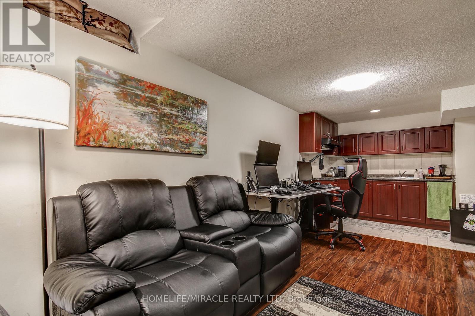 3124 PATRICK CRESCENT - 39