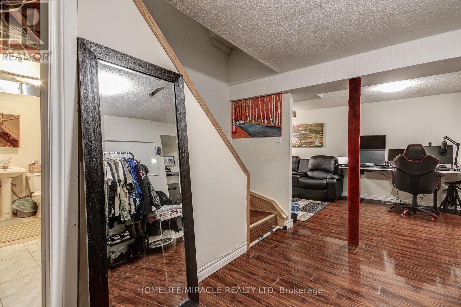 3124 PATRICK CRESCENT - 40
