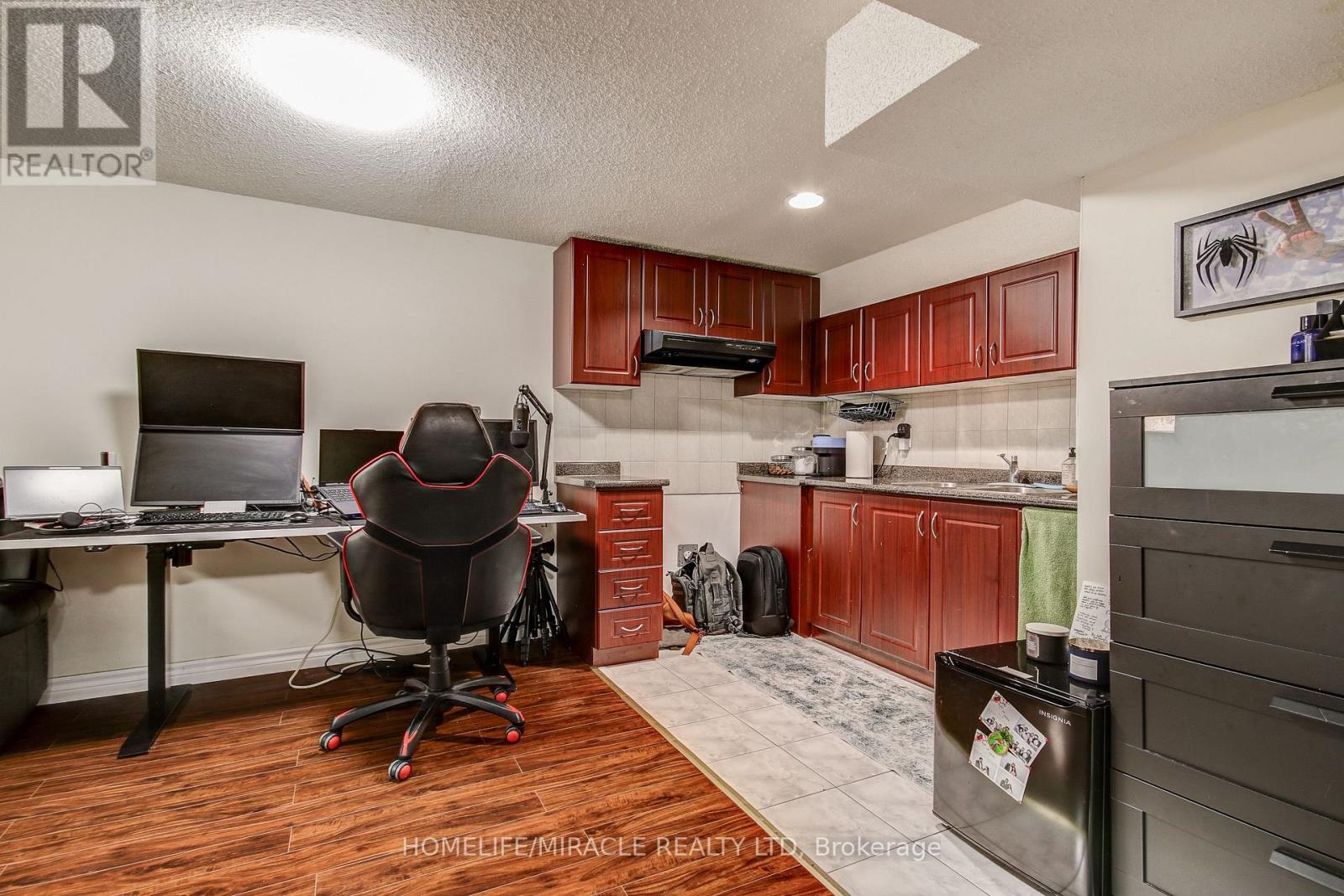 3124 PATRICK CRESCENT - 41