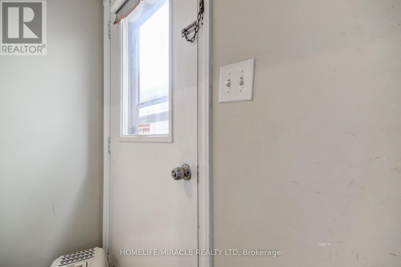 3124 PATRICK CRESCENT - 47