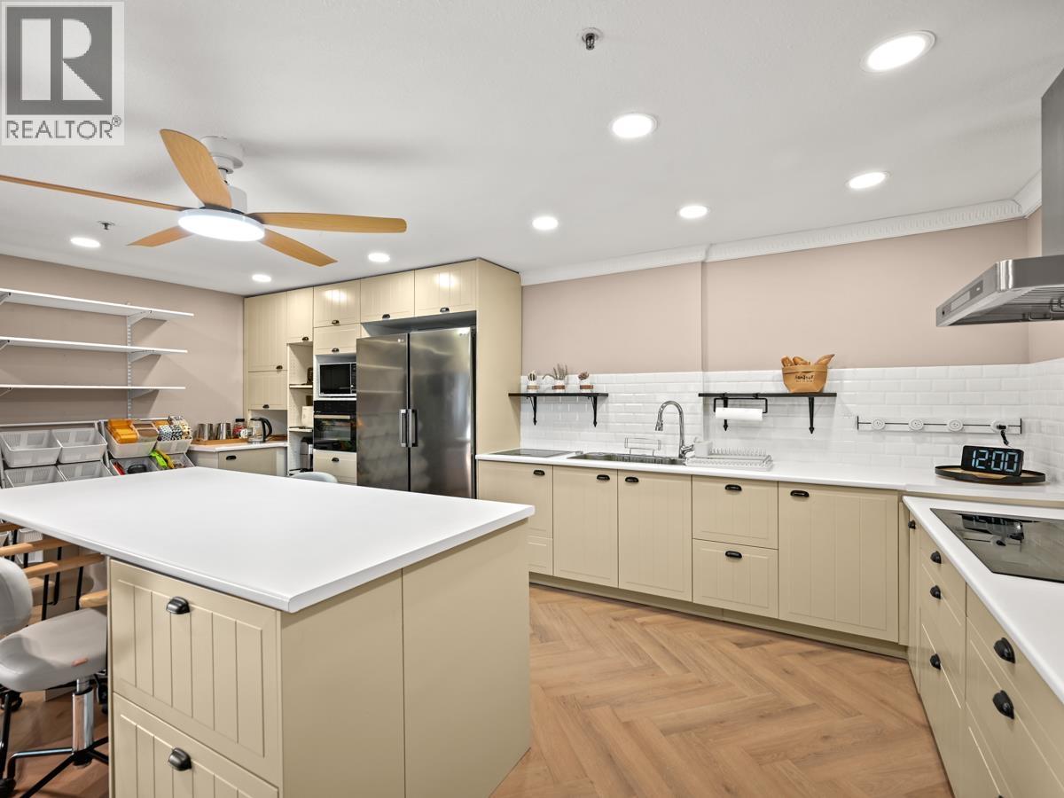 201 7600 MOFFATT Road - photo 2