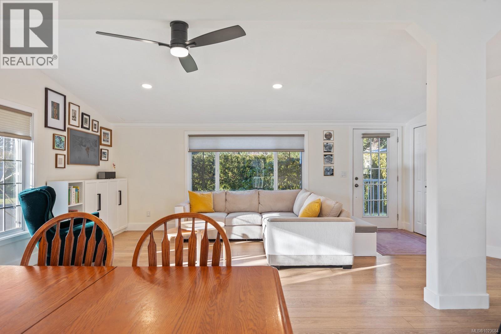 2153 STADACONA DR - 10