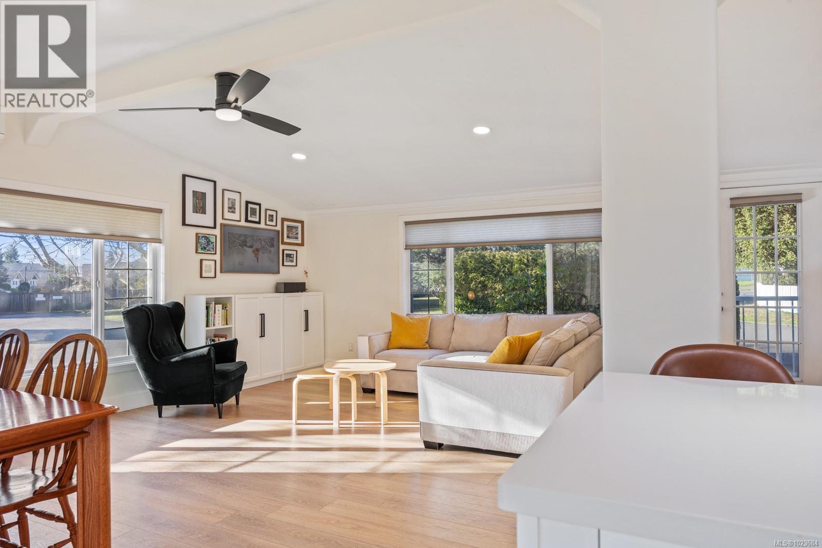 2153 STADACONA DR - 11