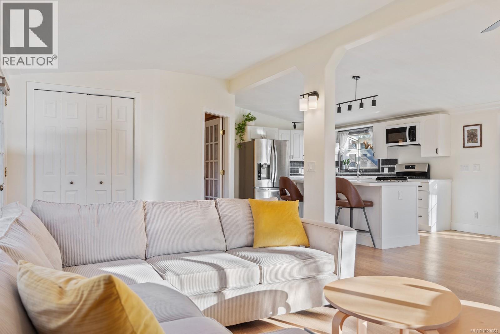 2153 STADACONA DR - 14