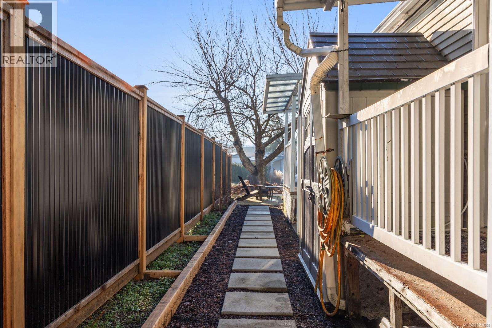 2153 STADACONA DR - 33