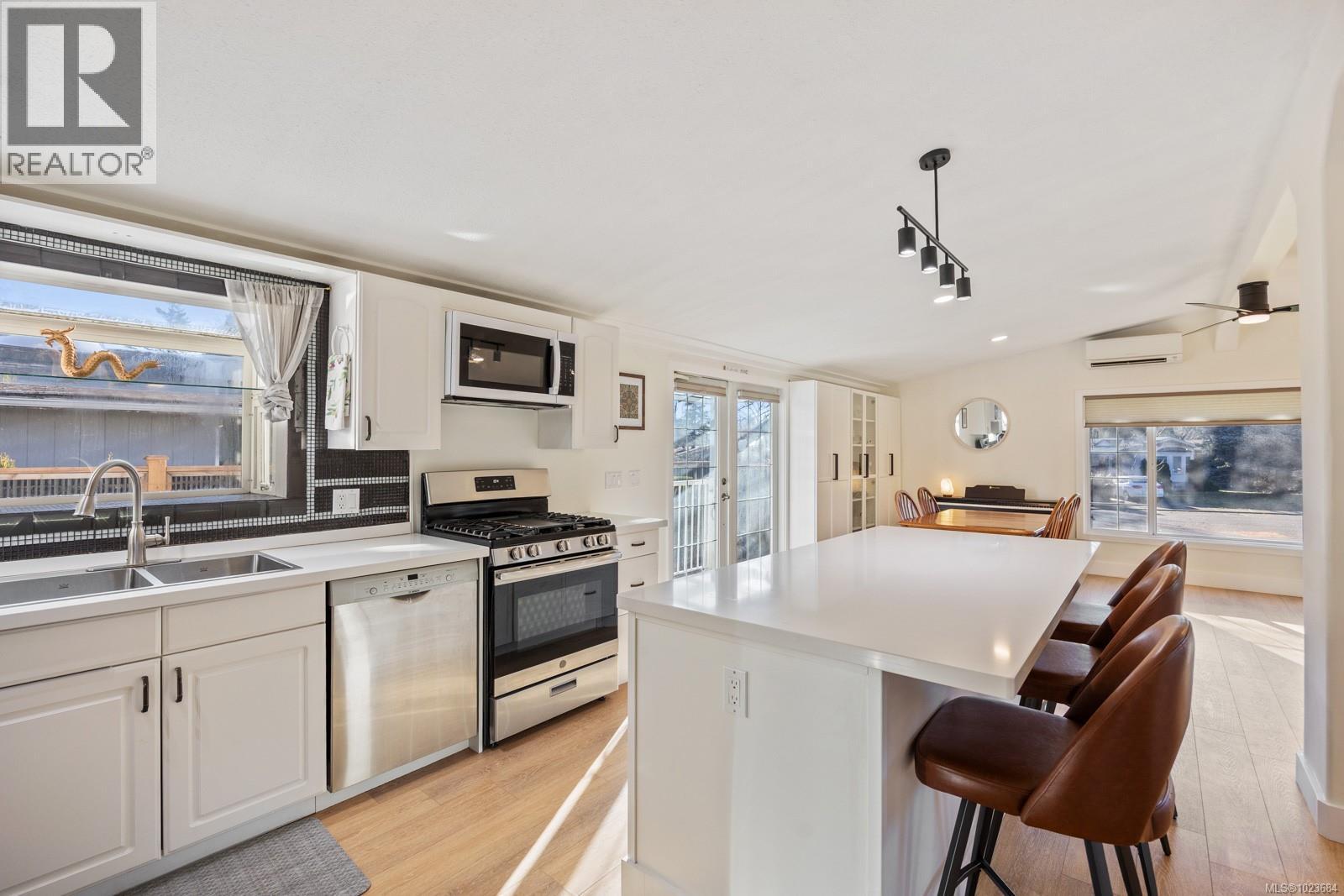 2153 STADACONA DR - 6