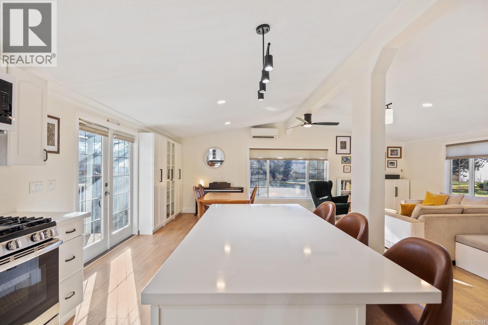 2153 STADACONA DR - 7