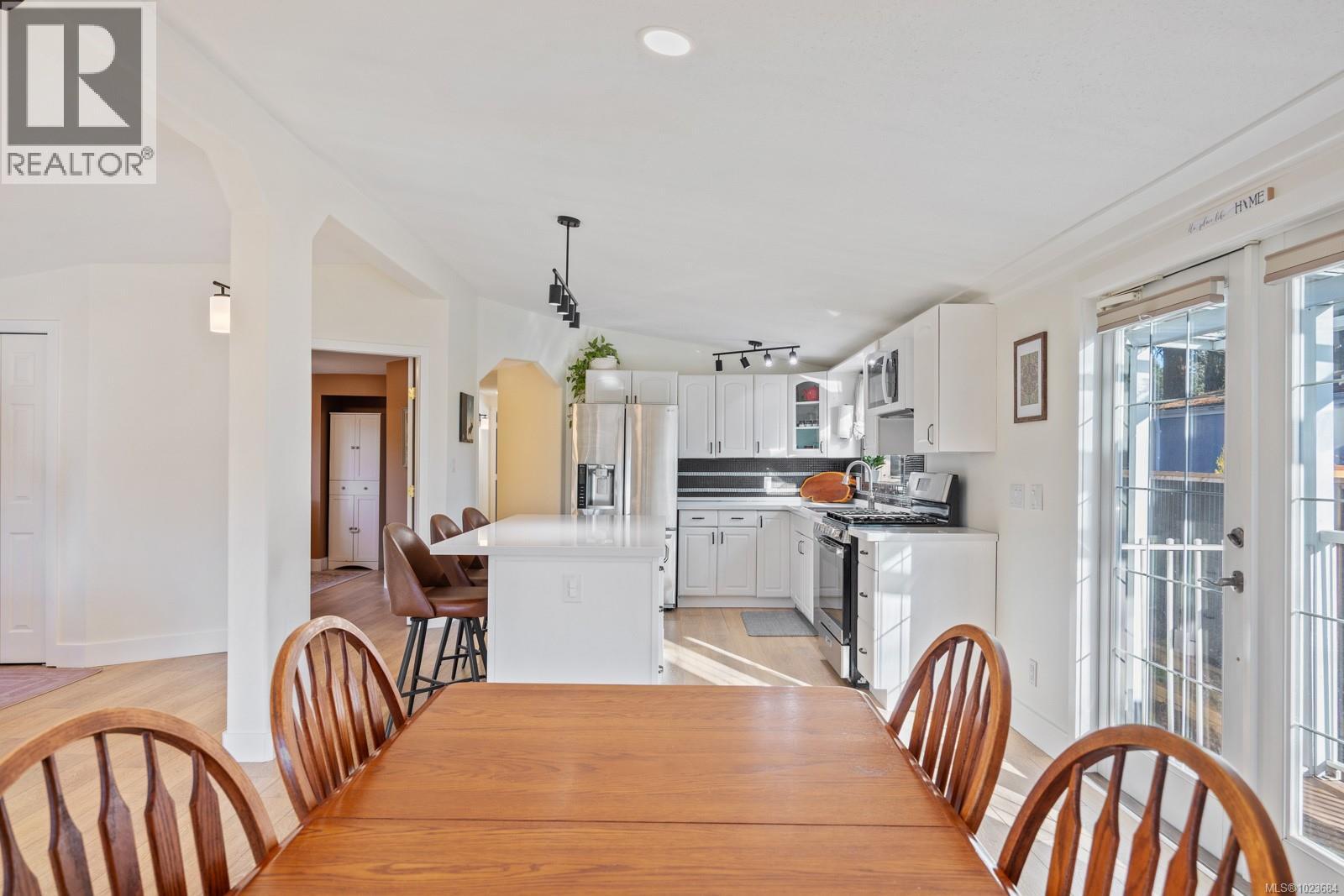 2153 STADACONA DR - 8