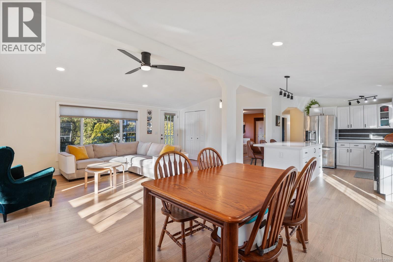 2153 STADACONA DR - 9