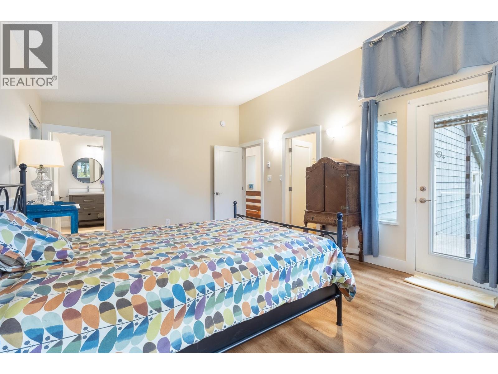 914 GOWER POINT ROAD, Gibsons