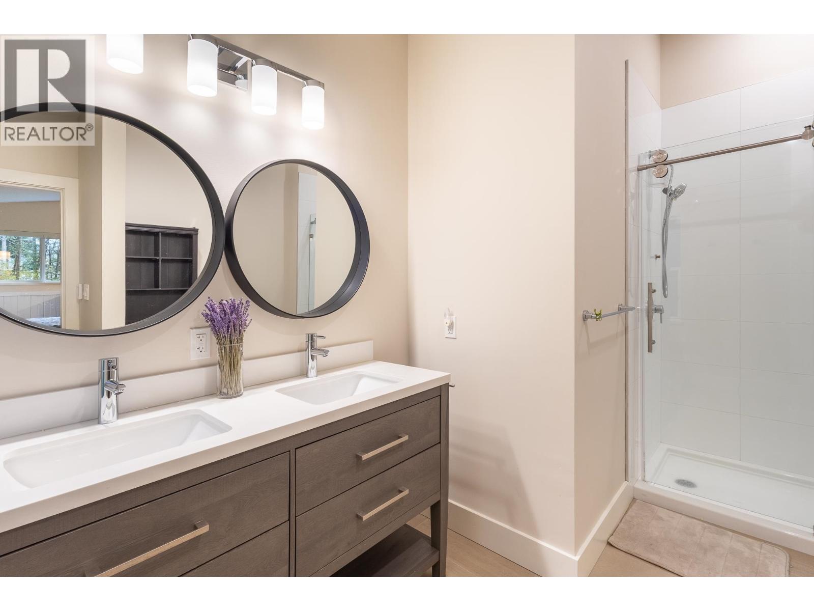 914 GOWER POINT ROAD, Gibsons