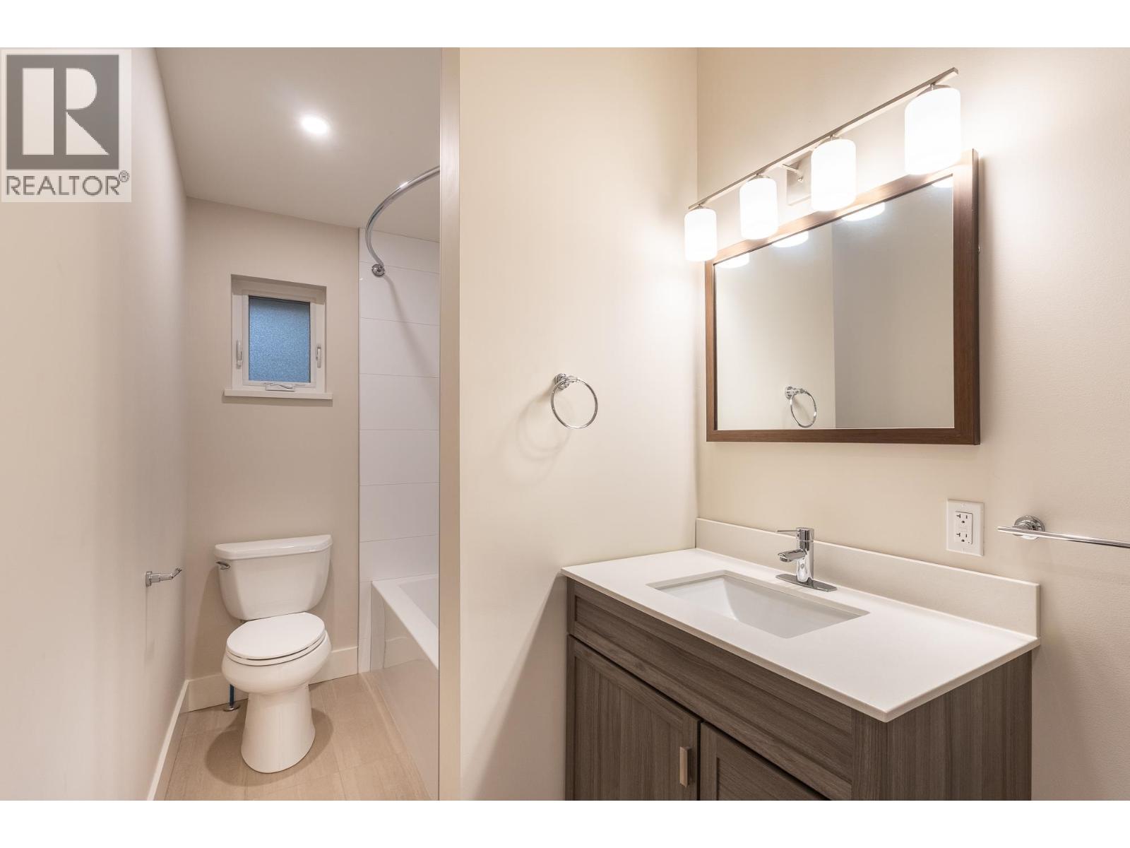 914 GOWER POINT ROAD, Gibsons