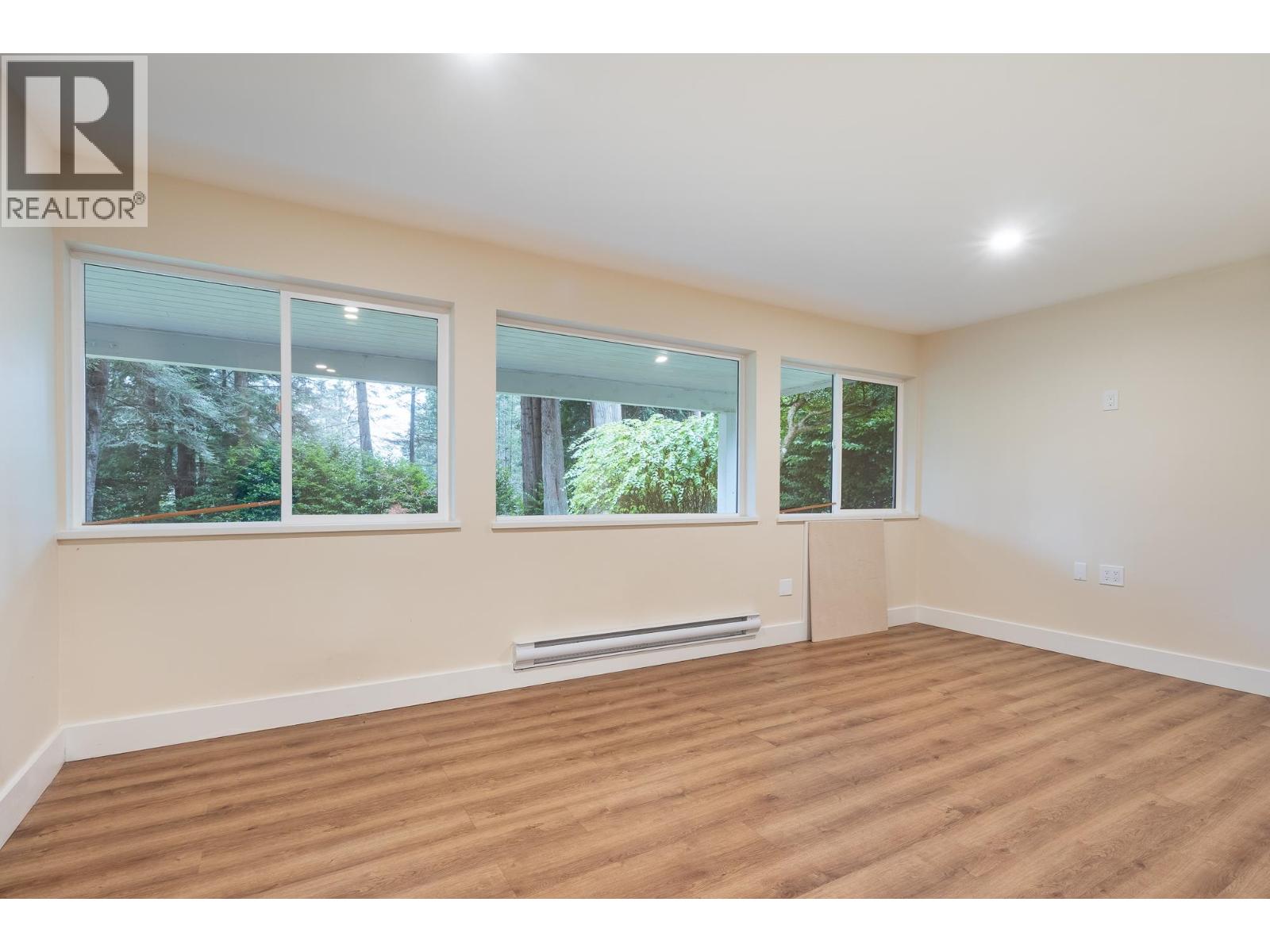 914 GOWER POINT ROAD, Gibsons