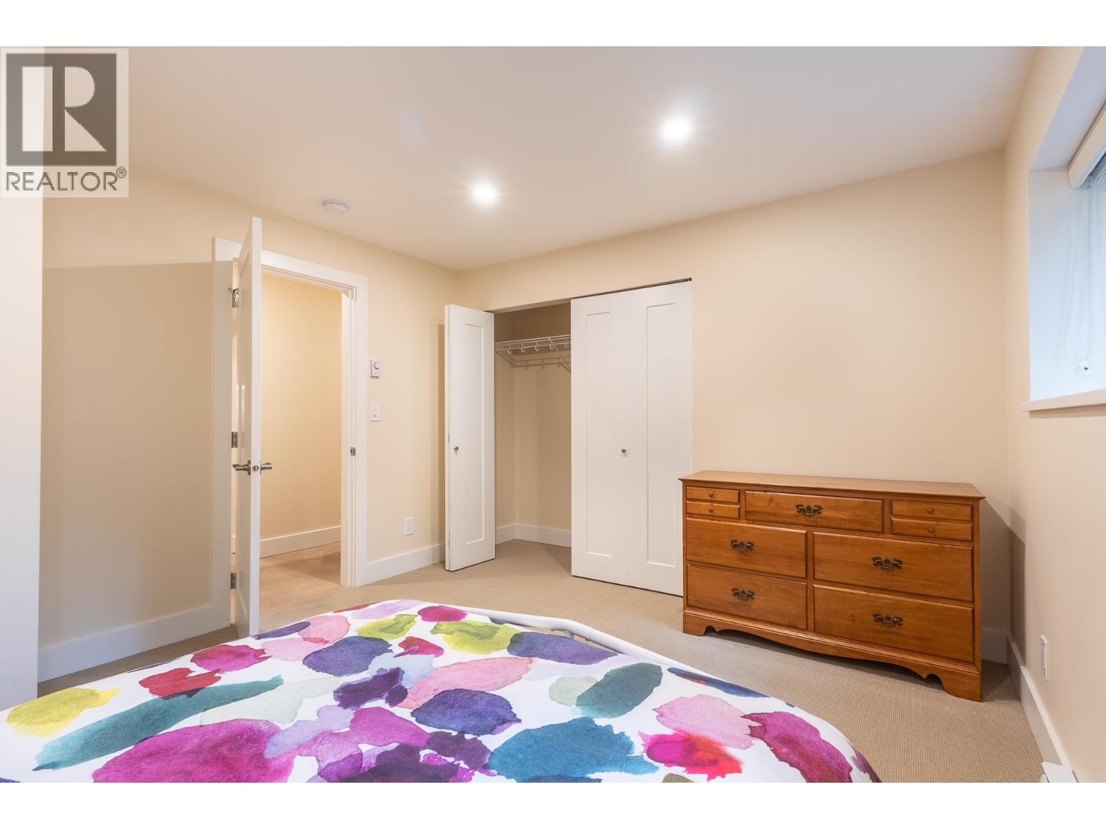 914 GOWER POINT ROAD, Gibsons