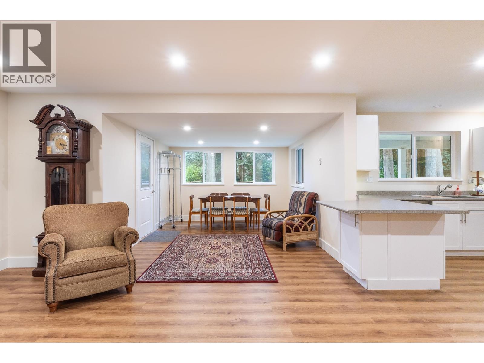 914 GOWER POINT ROAD, Gibsons